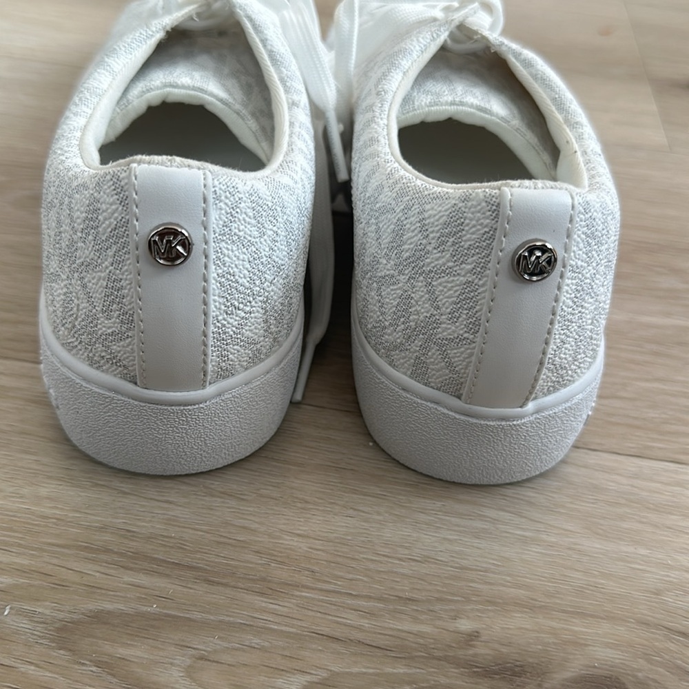 MICHAEL MICHAEL KORS
Sneakers women 6.5 NWOB - Picture 8 of 8